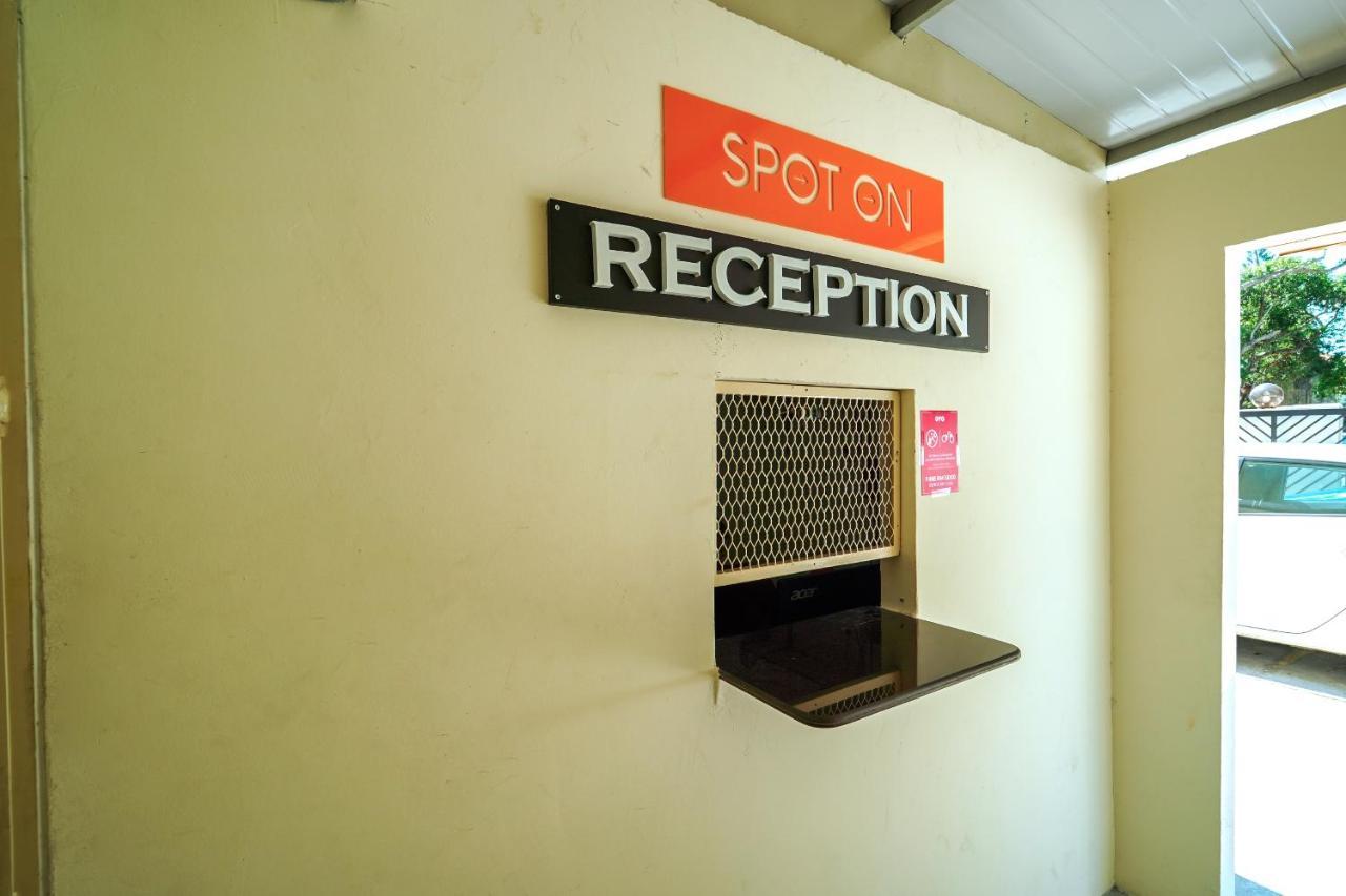 Spot On 89645 Ong'S Court Hotel George Town Eksteriør billede